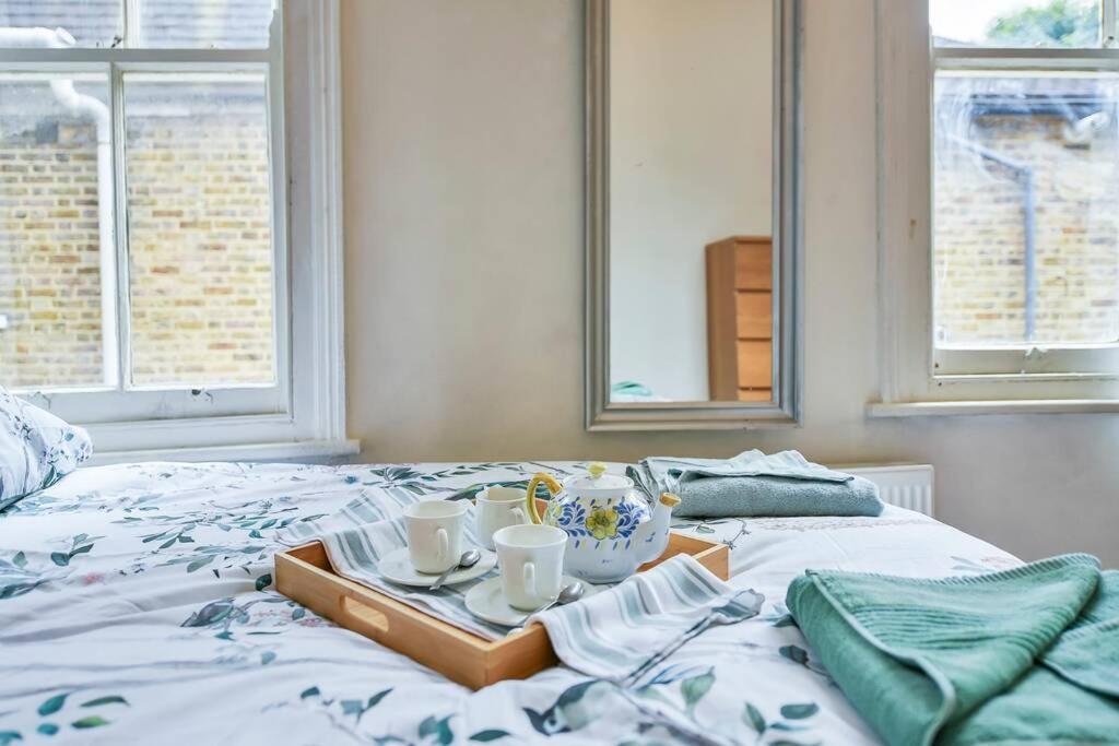 לונדון Groves 4 Bedroom, Shepherds Bush מראה חיצוני תמונה
