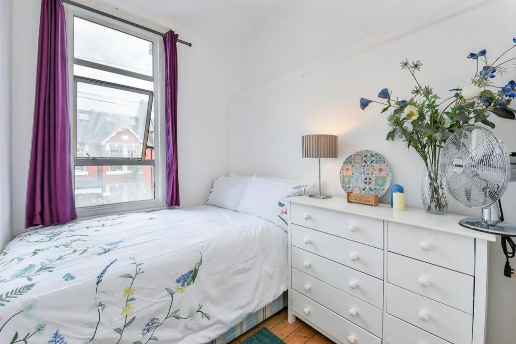 לונדון Groves 4 Bedroom, Shepherds Bush מראה חיצוני תמונה
