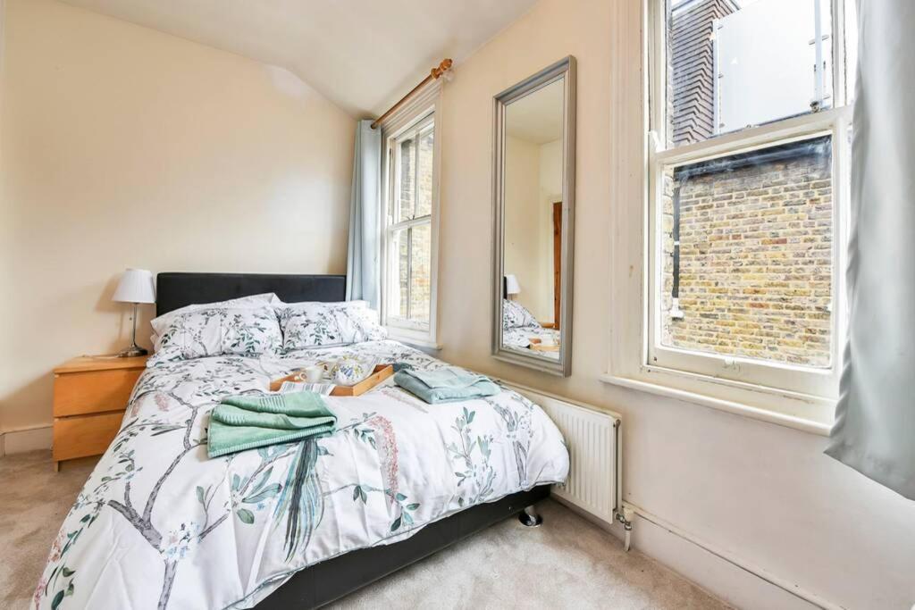 לונדון Groves 4 Bedroom, Shepherds Bush מראה חיצוני תמונה