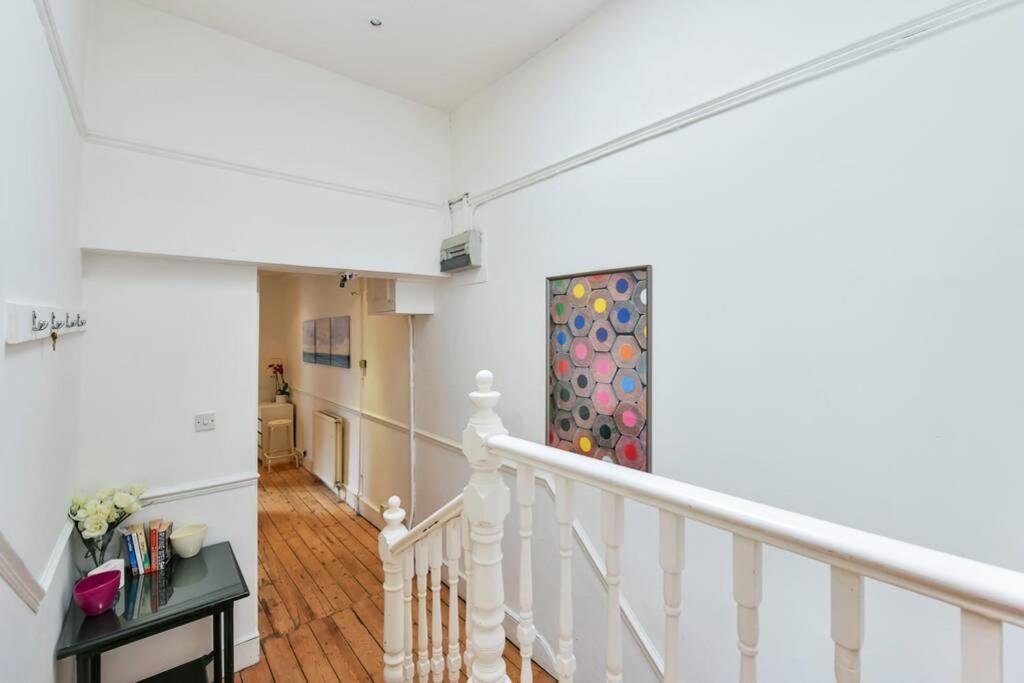 לונדון Groves 4 Bedroom, Shepherds Bush מראה חיצוני תמונה