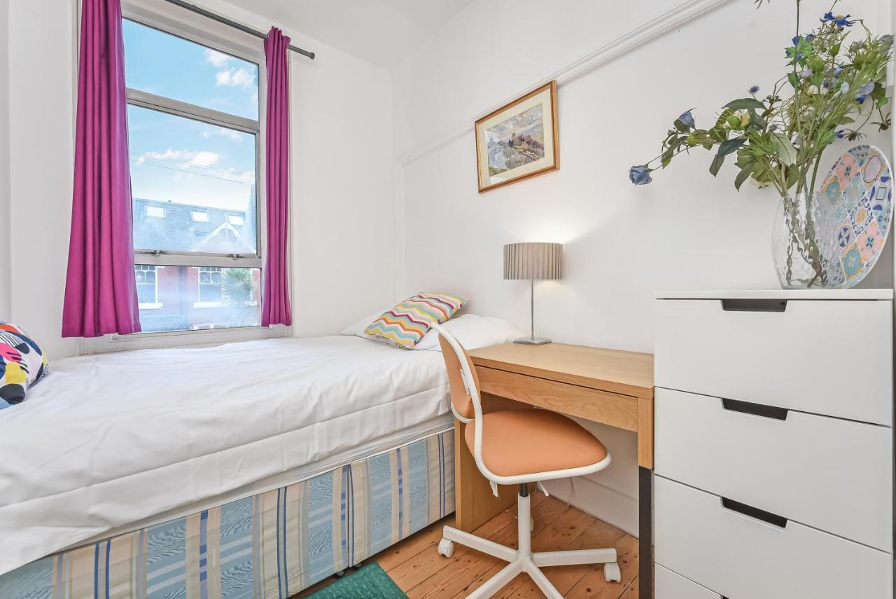 לונדון Groves 4 Bedroom, Shepherds Bush מראה חיצוני תמונה