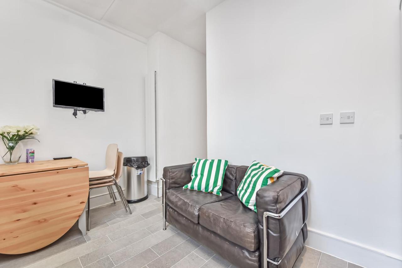 לונדון Groves 4 Bedroom, Shepherds Bush מראה חיצוני תמונה