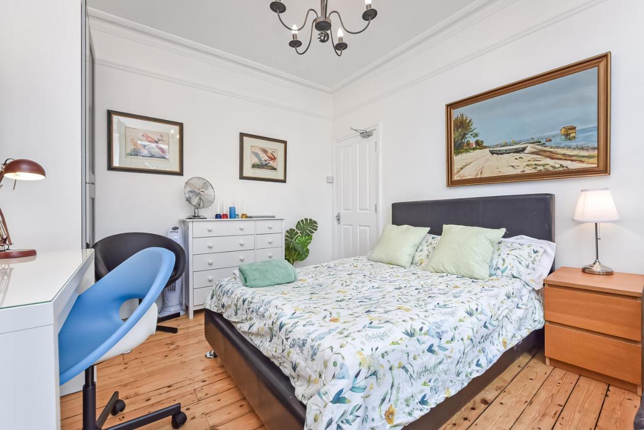 לונדון Groves 4 Bedroom, Shepherds Bush מראה חיצוני תמונה