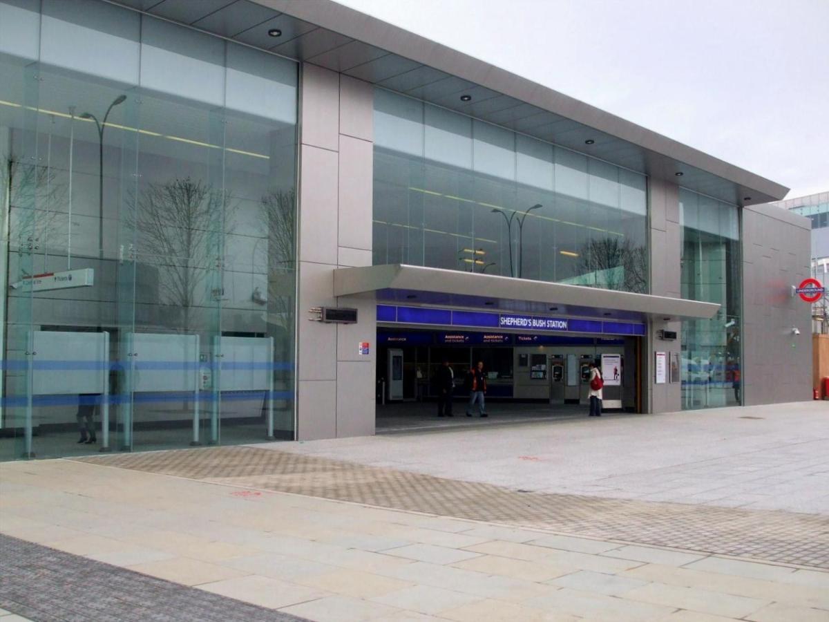 לונדון Groves 4 Bedroom, Shepherds Bush מראה חיצוני תמונה